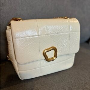 Songmont Medium Chocolate in White